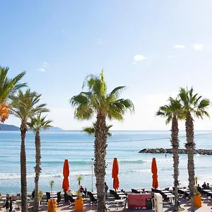 - A Deux Pas De L'eau Aparthotel